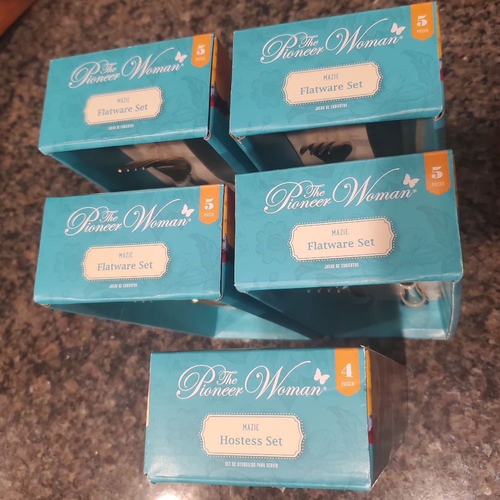 The Pioneer Woman 24-Pc. Hostess & Flatware Set - Picture 12 of 12
